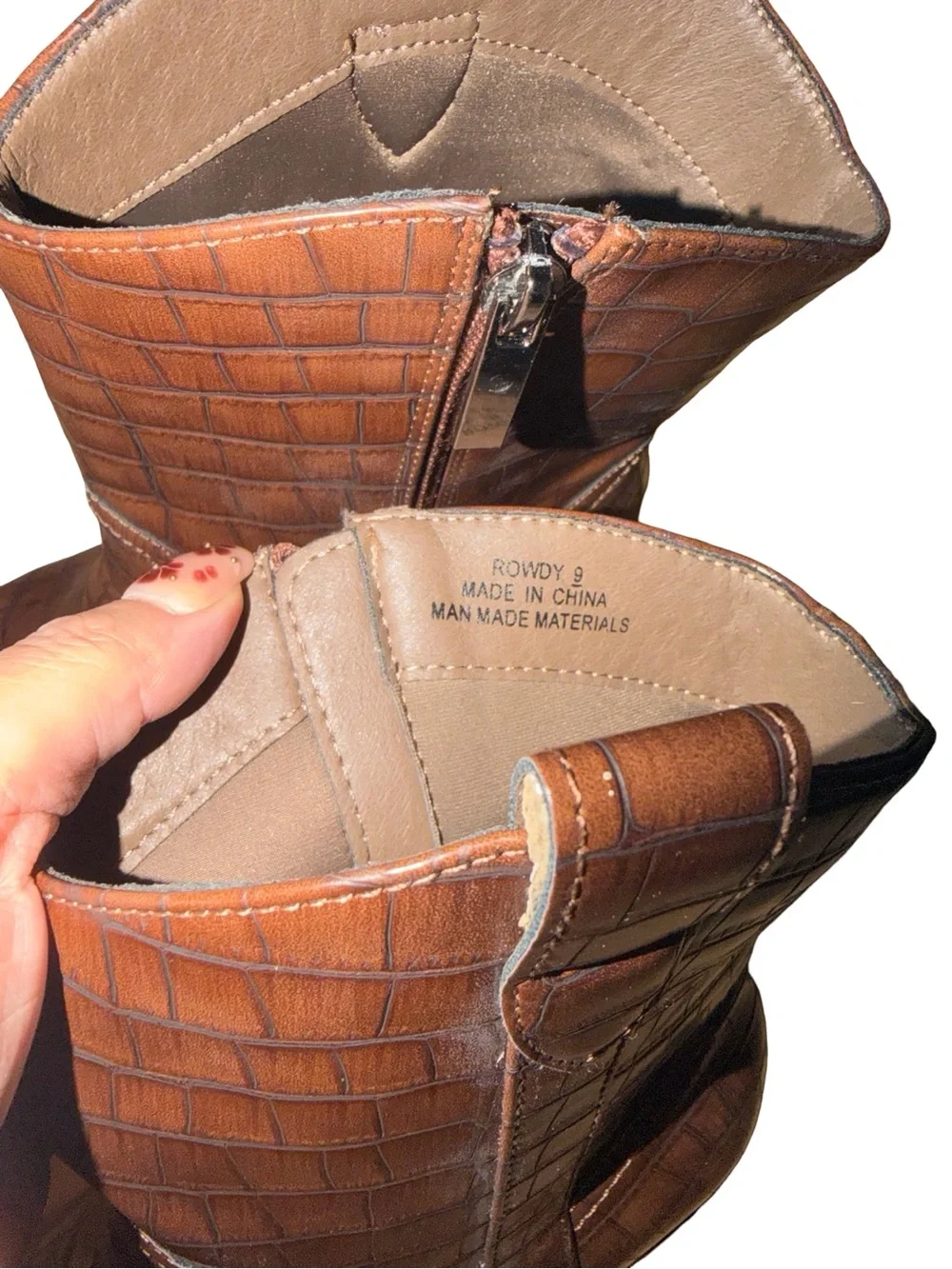 Corkys RowdyWomen's Brown Croc-Embossed Western Style Boots Sz 9